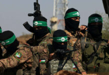 Hamás acusa al ejército israelí de matar a 71 personas en un ataque contra una zona humanitaria de Gaza