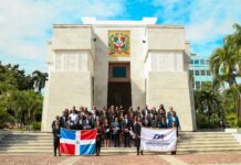 Departamento Aeroportuario rinde honor a héroes de la Patria con ofrenda floral